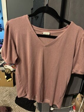 Mod Ref Soft Mauve V-Neck Women's Top by Lou & Grey Medium